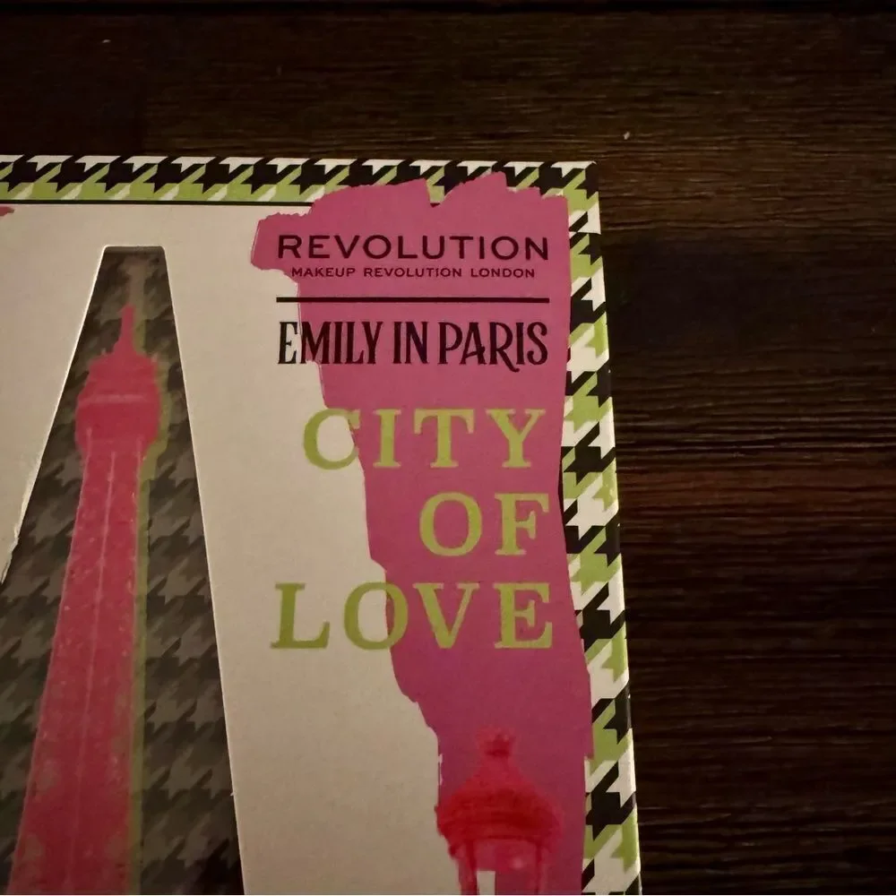 Makeup Revolution Emily In Paris City Of Love Eyeshadow Palette New in Box!